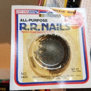 🦀H-O scale, NWT RR nails
